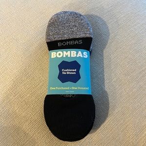4 Pack Women’s Bombas Socks (grey & black and navy & red) - Size Medium (8-10.5)